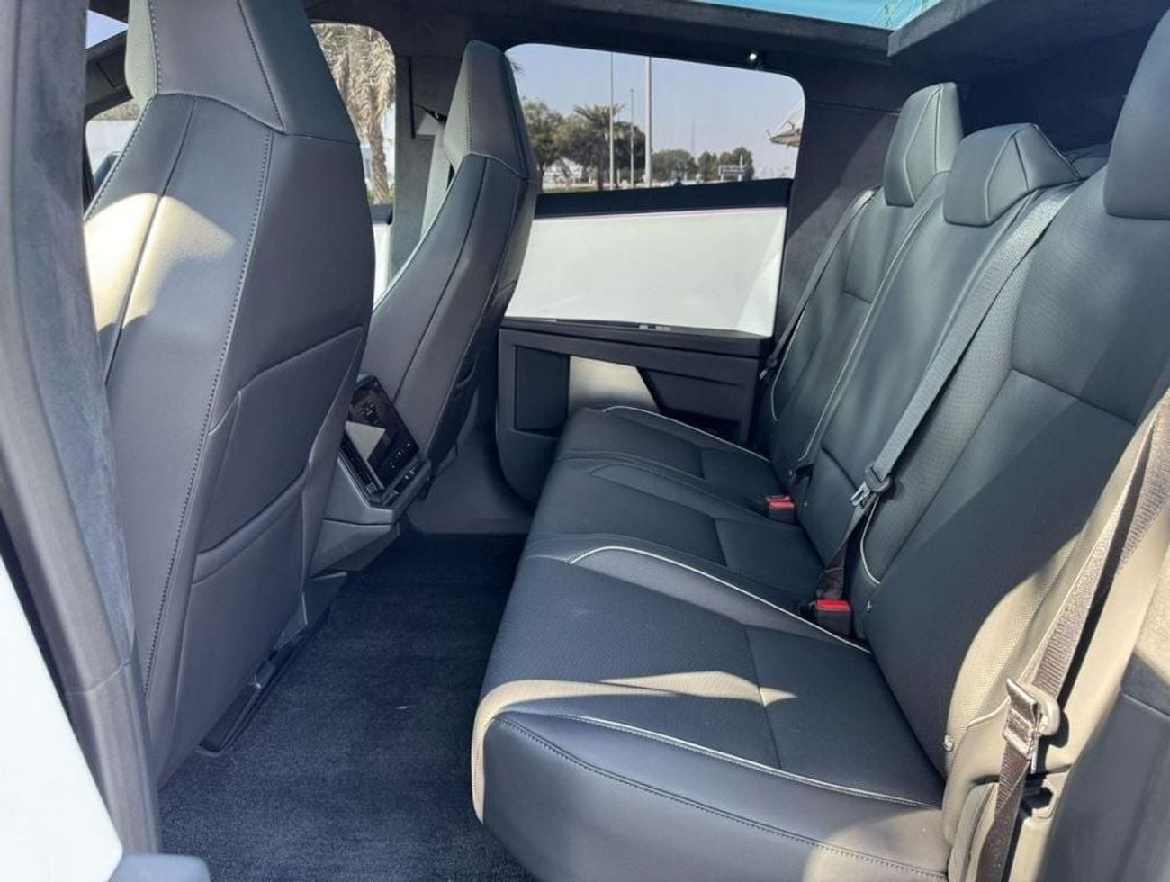 تسلا سايبرتراك فاونديشن سيريز AWD AMERICAN SPEC NEAT AND CLEAN