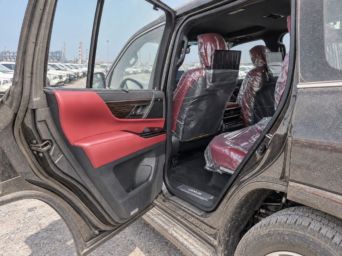 لكزس LX 600 Urban ECTAV0001 - لكزس LX600 أوربان 2026 - محرك بنزين 3.5 لتر، ناقل حركة أوتوماتيكي - لون أسود مع مقصورة د
