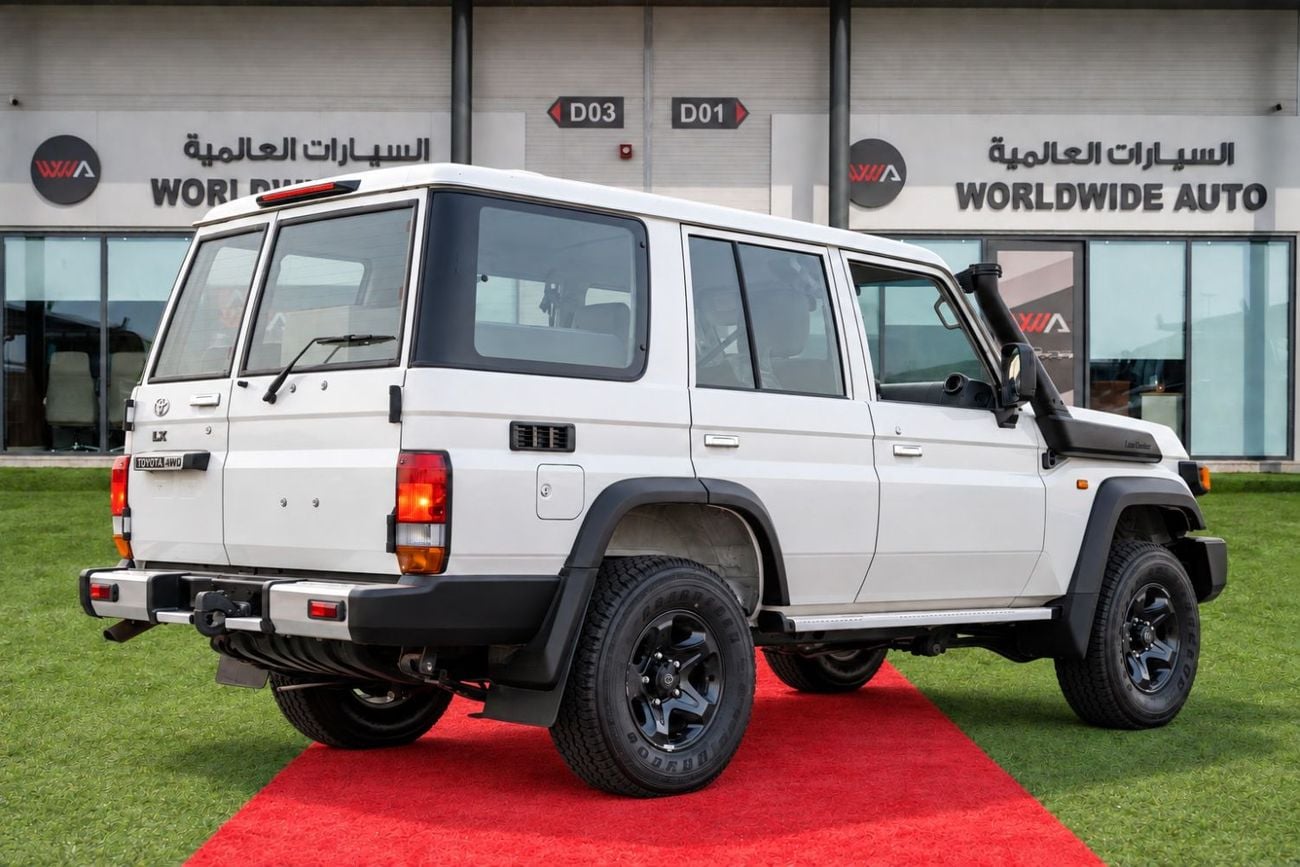 Toyota Land Cruiser S- DLX