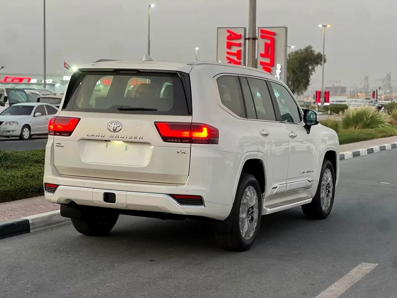 Toyota Land Cruiser VX LAND CRUSIER 3.3L V6 GCC