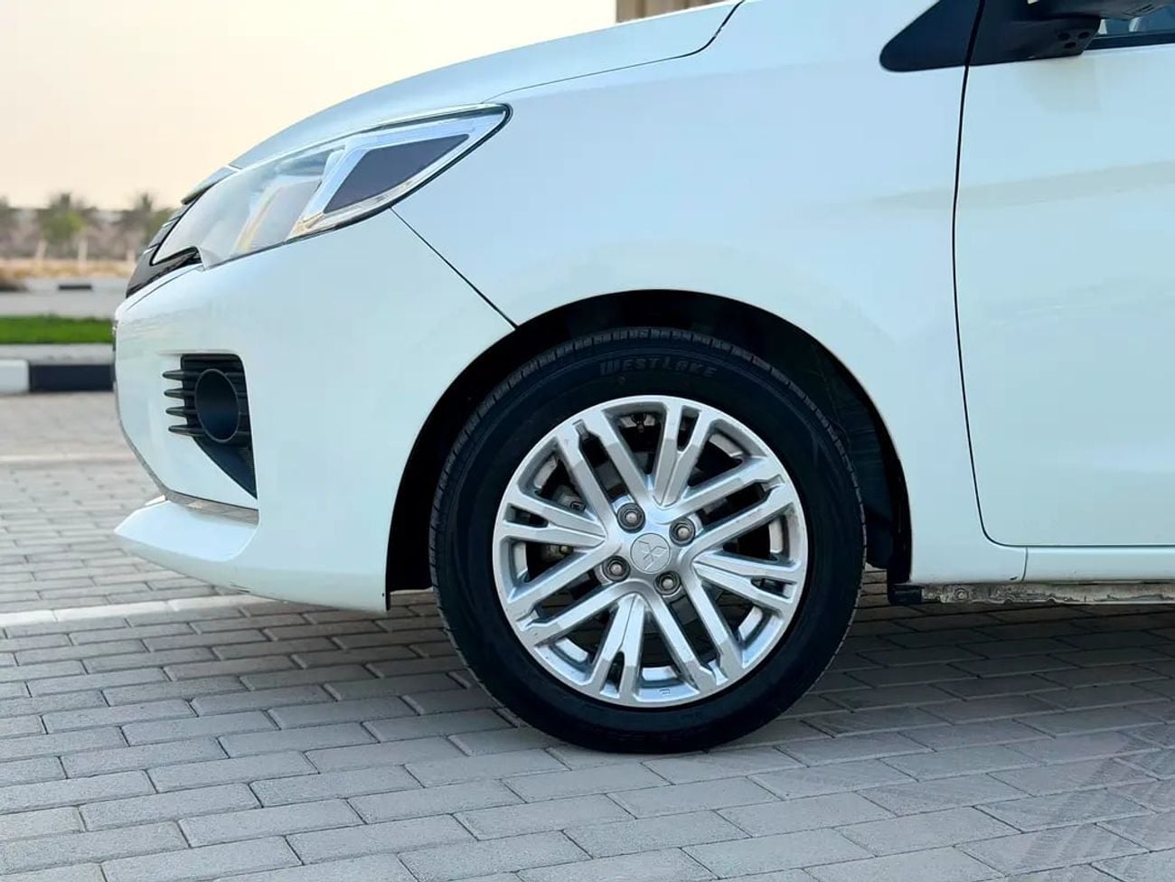 Mitsubishi Attrage GLX MID