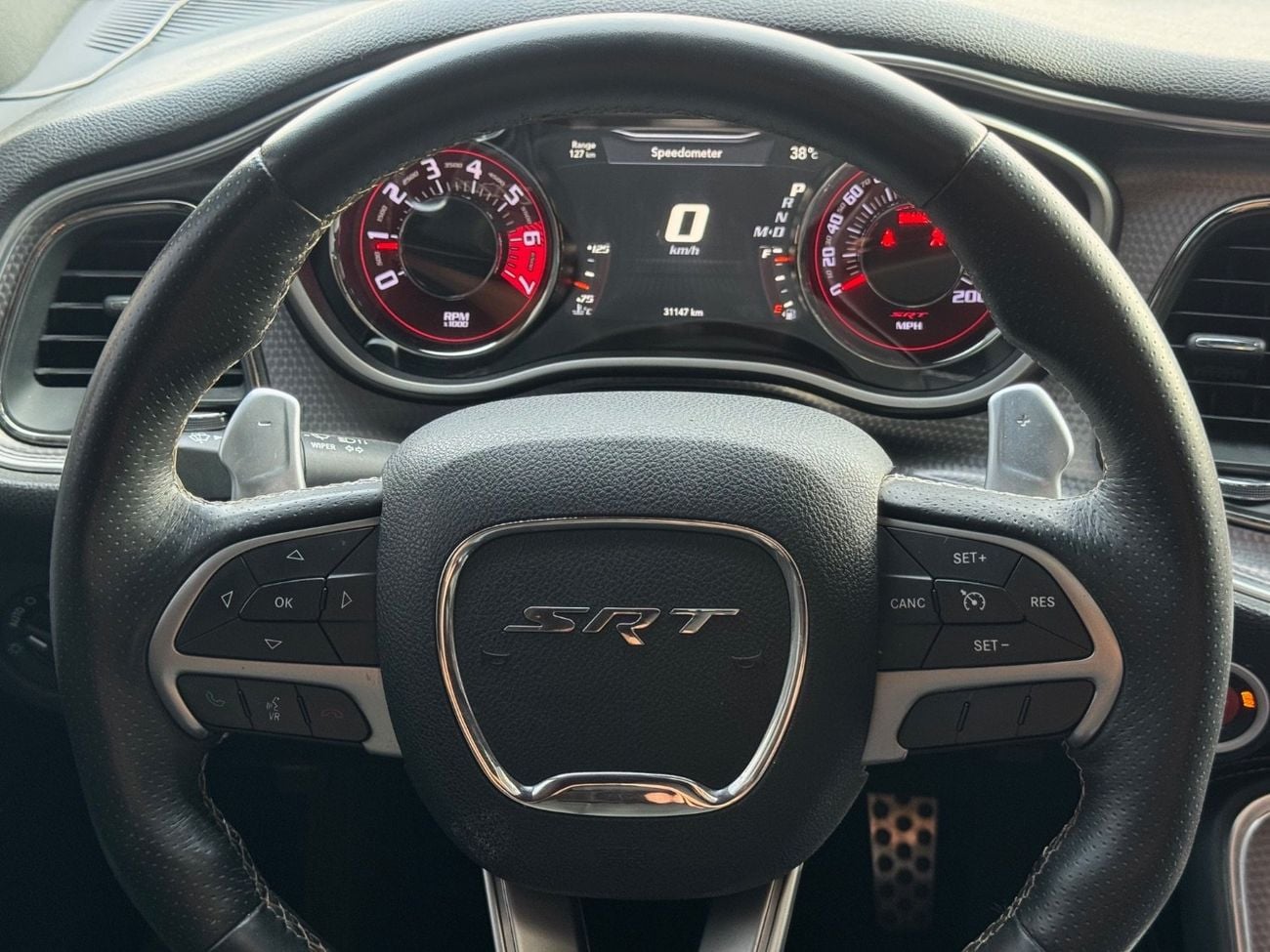Dodge Challenger HELLCAT 707HP / 6.2L V8 / LOW MILEAGE / SUNROOF / LEATHER SEATS / BLIND SPOTS / REMOTE START