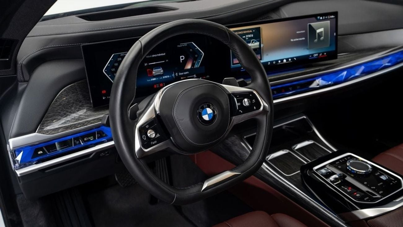 BMW 735i STANDARD - 2023 - GCC Specs - Under Service Contract