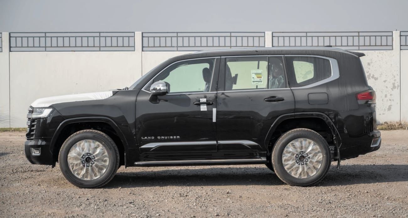 تويوتا لاند كروزر VX 4.0L with RADAR / FULL / Black on Black / 2026