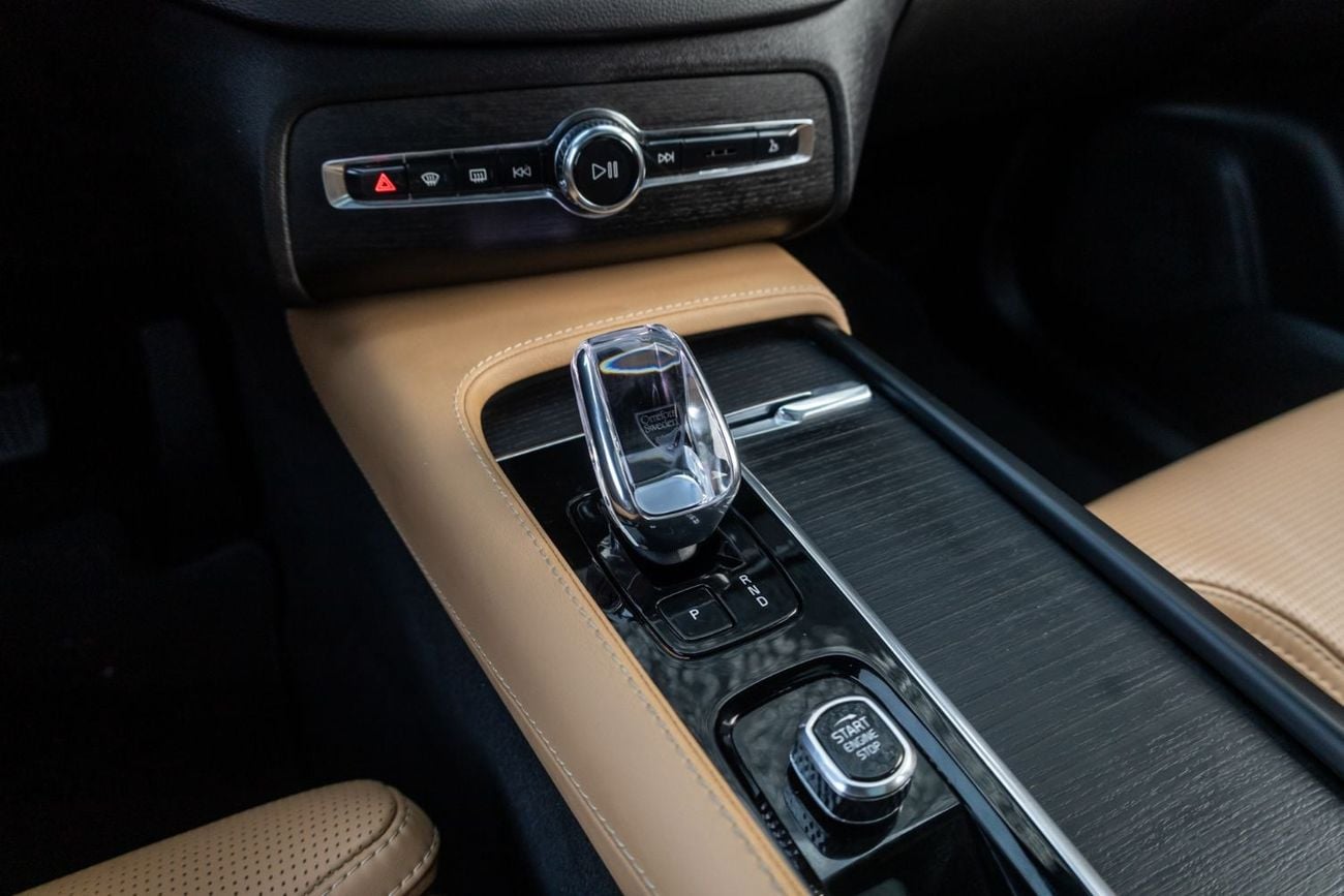 فولفو XC 90 ULTIMATE BRIGHT فولفو XC90 B6 ألتيميت برايت 2024 خليجية | ضمان الوكالة | عقد صيانة