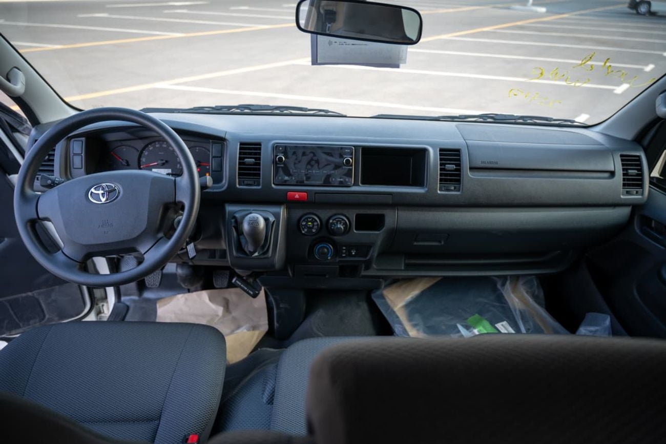 تويوتا هاياس STD 2.7 PETROL V4 REAR WHEEL DRIVE 5 DOOR 13 SEATERS