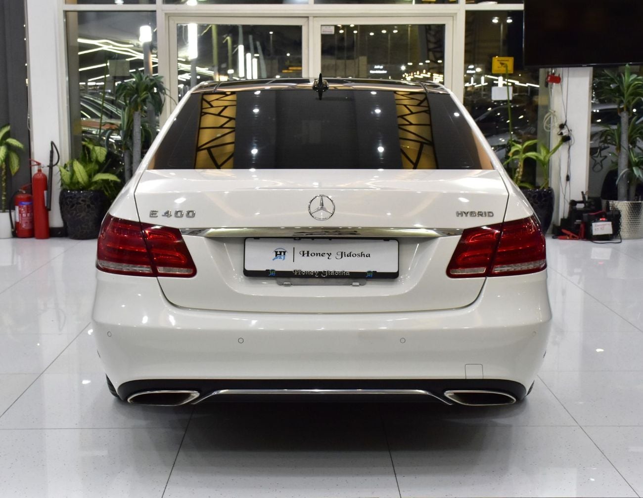 مرسيدس بنز E 400 STANDARD EXCELLENT DEAL for our Mercedes Benz E400 Hybrid ( 2014 Model ) in White Color Japanese Specs