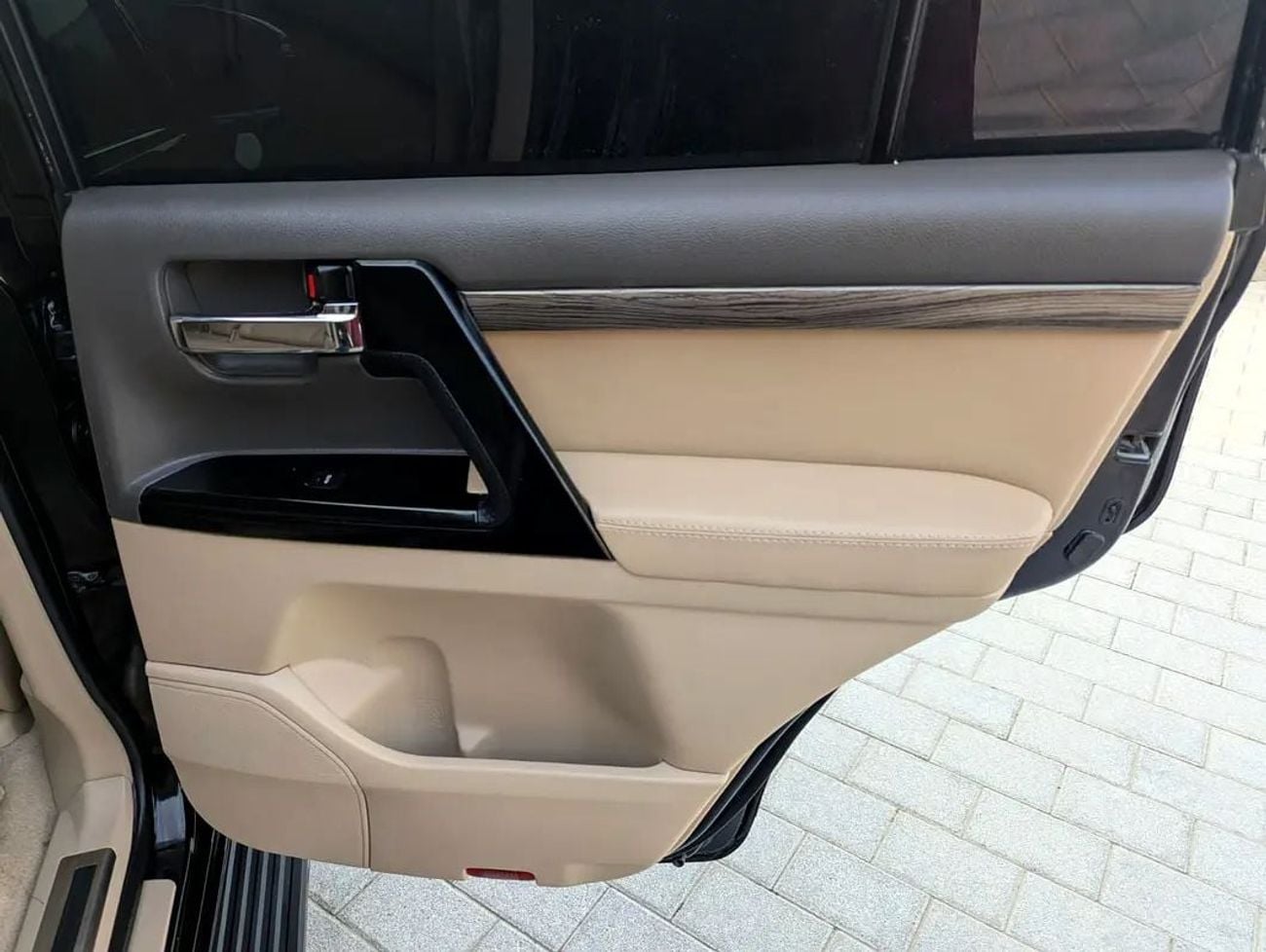 Toyota Land Cruiser GXR Facelifted 2025 Full Option V8 4.6L Interior and Exterior Condition