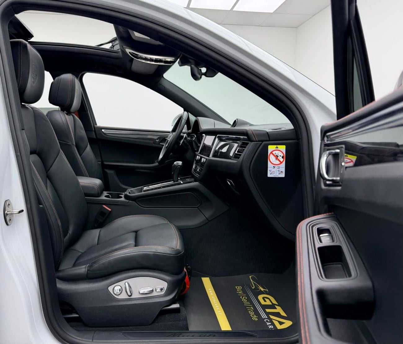 Porsche Macan STANDARD 2023 Porsche Macan, 2027 Porsche Warranty, Full Porsche Service History, Low Km, GCC