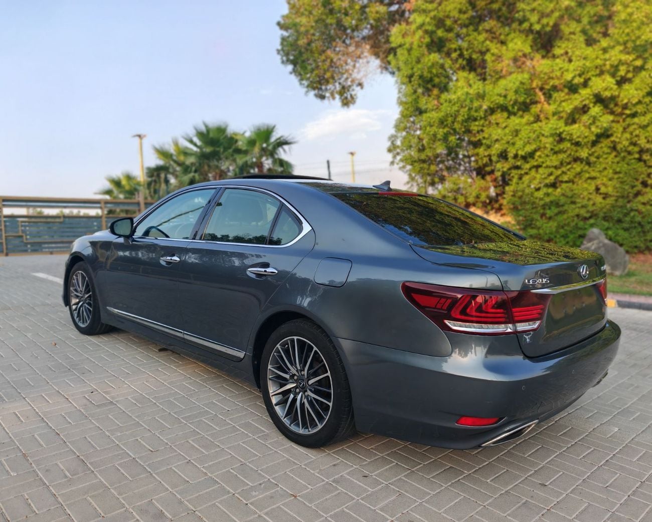 Lexus LS460 PREMIER LWB
