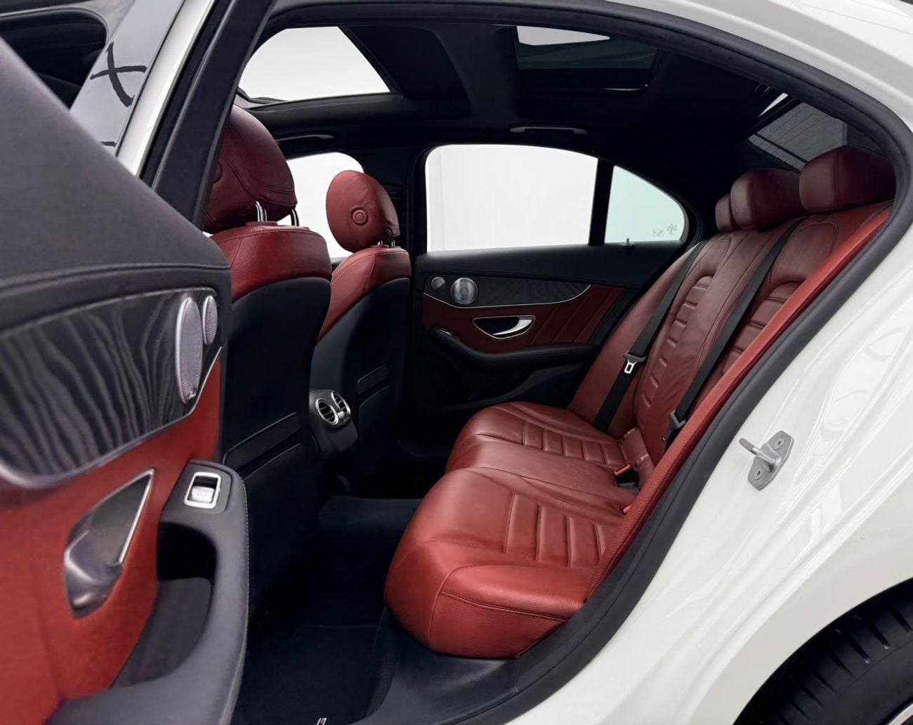 مرسيدس بنز سي 43 ايه ام جي STANDARD مرسيدس C43 AMG 4Matic موديل 2018، سجل صيانة كامل، كاملة المواصفات، بحالة ممتازة، خليجية