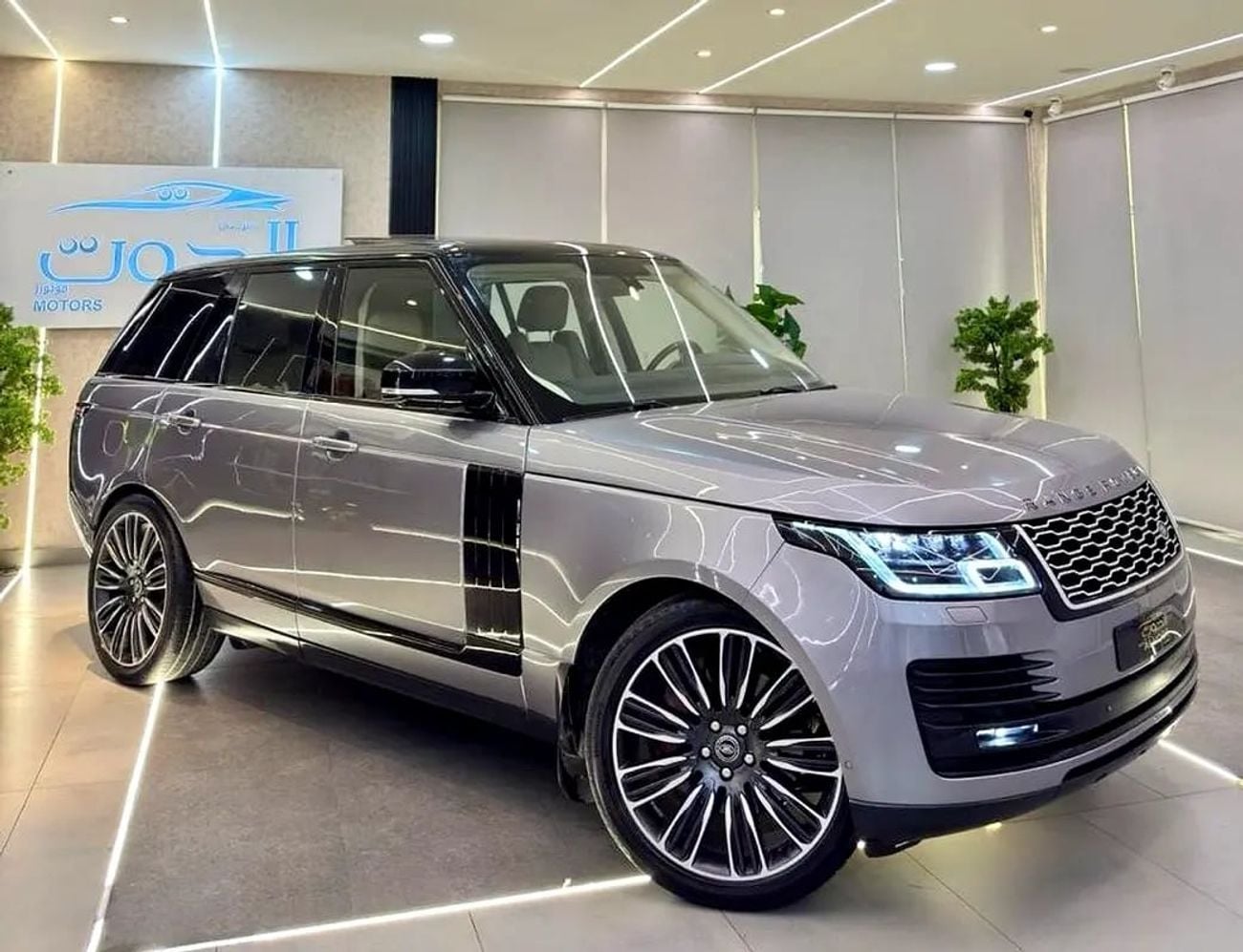 Land Rover Range Rover AUTOBIOGRAPHY FACELIFT RR VOGUE || SUPERCHARGED || GCC SPECS || TOP RANGE || PANORAMIC