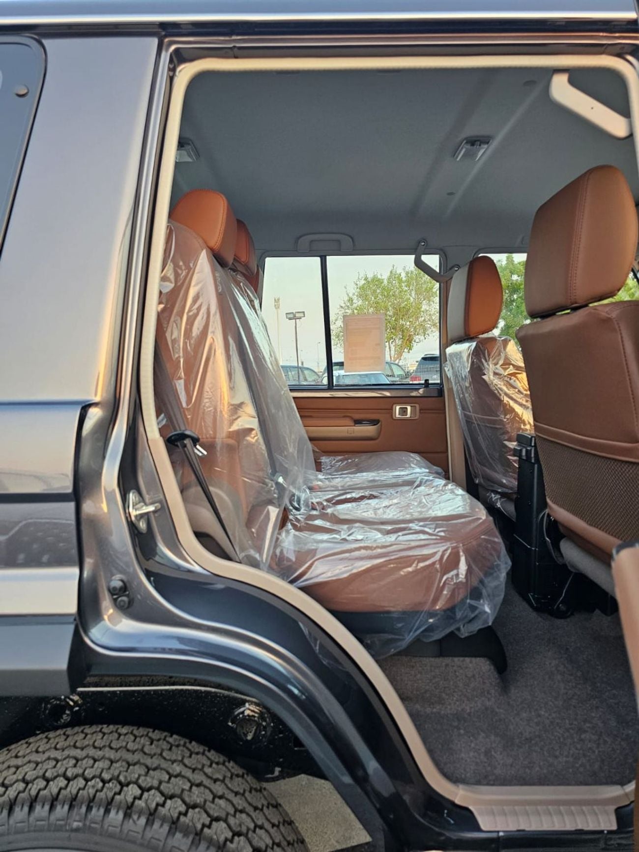 Toyota Land Cruiser 70 LC76 HARDTOP 5DOOR || 4.0L PETROL V6 A/T | FULL OPTION / LEATER SEATS / REAR CAMERA / OVER FENDER /