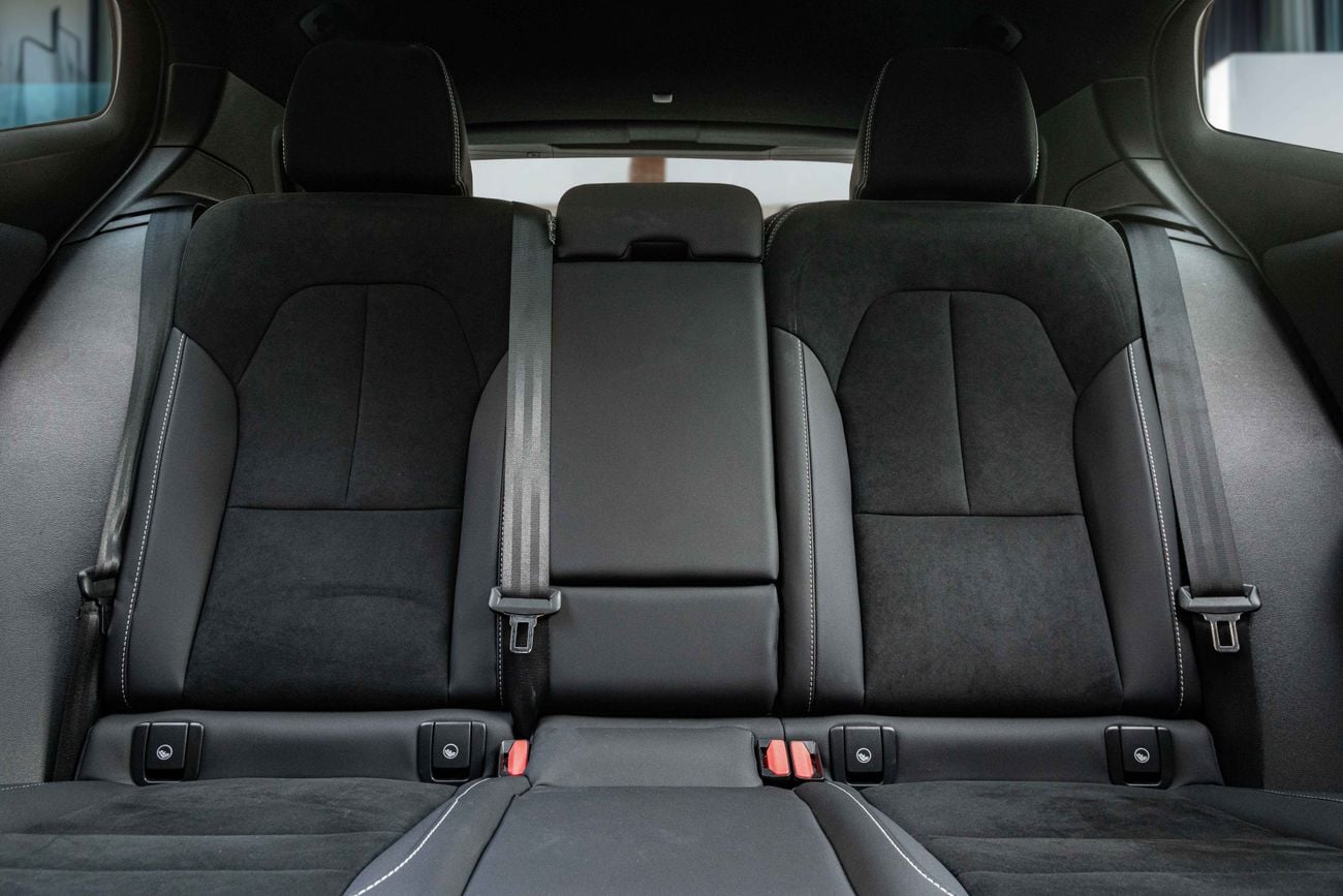 Volvo XC40 B4 ULTIMATE DARK XC40 B4 Ultimate Dark | 1,861 P.M | 0% Downpayment | 2028 WARRANTY