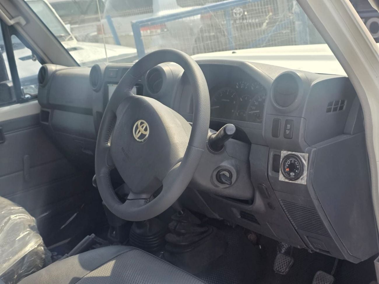 Toyota Land Cruiser Pick Up LX AC PWR OPT