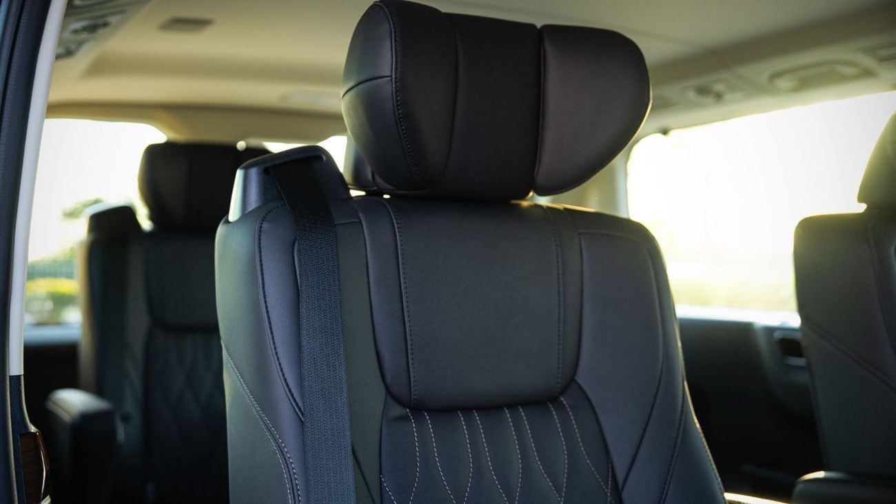 تويوتا جرافينا PREMIUM 3.5L - Black Inside Black | Export Only