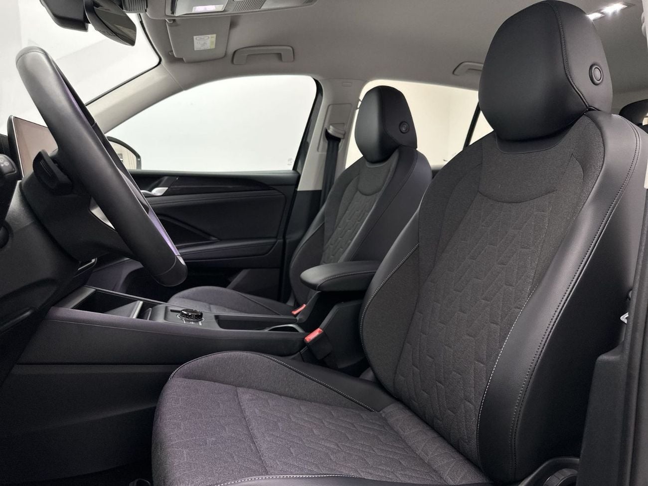 Volkswagen Tiguan LIFE Tiguan Life 1.4L | Rear Camera | 3-Zone Climatronic | Ambient Lighting | Leather Steering Wheel | Di