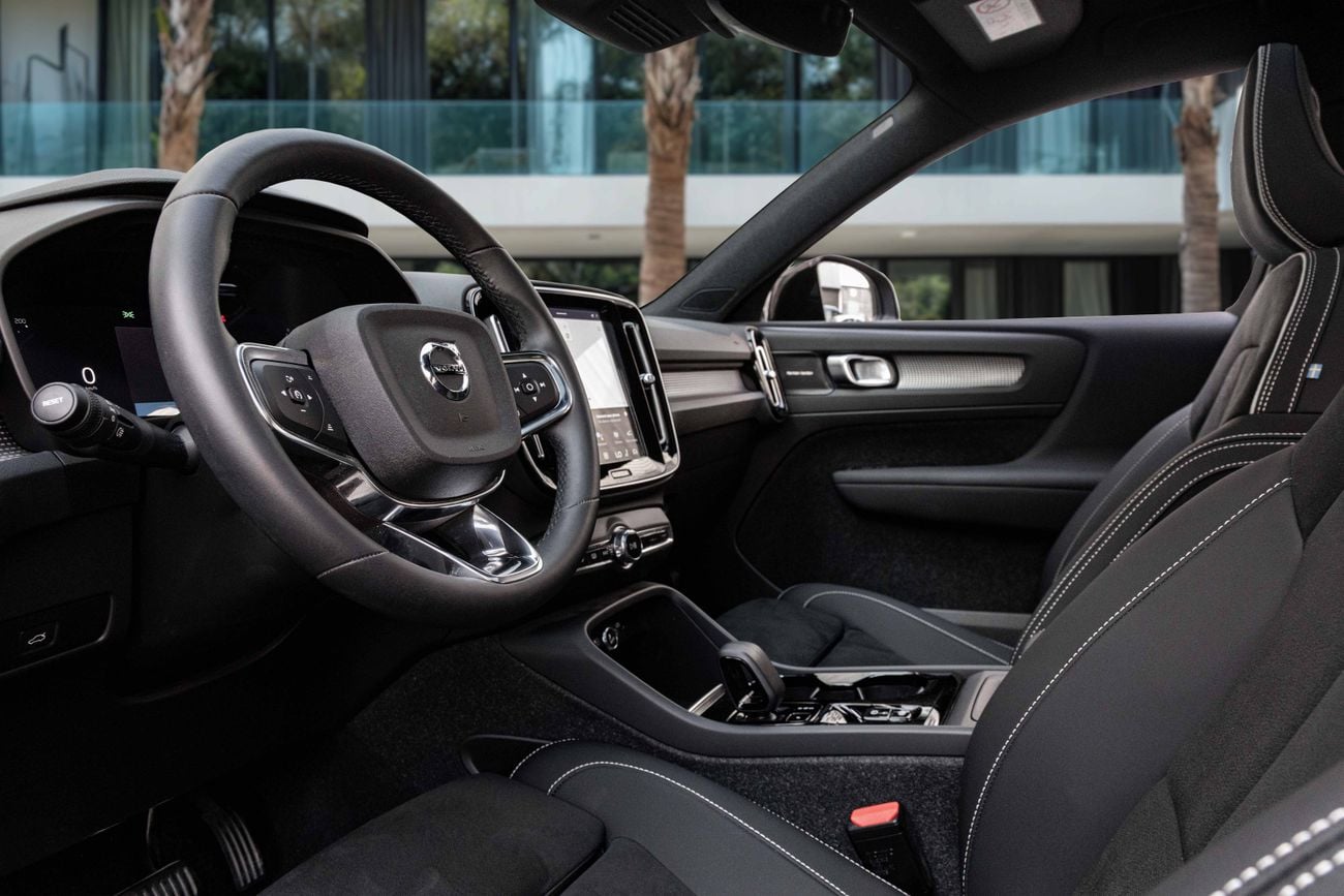Volvo XC40 B4 ULTIMATE DARK XC40 B4 Ultimate Dark | 1,861 P.M | 0% Downpayment | 2028 WARRANTY