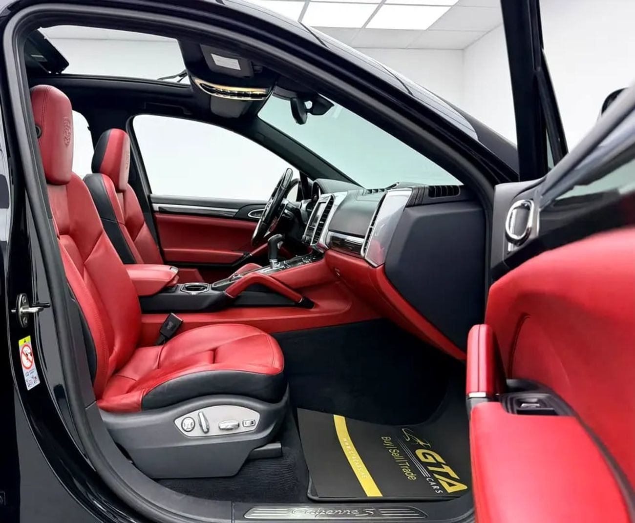 Porsche Cayenne S, Full Service History, Carbon Fiber Interior, Fully Loaded, GCC