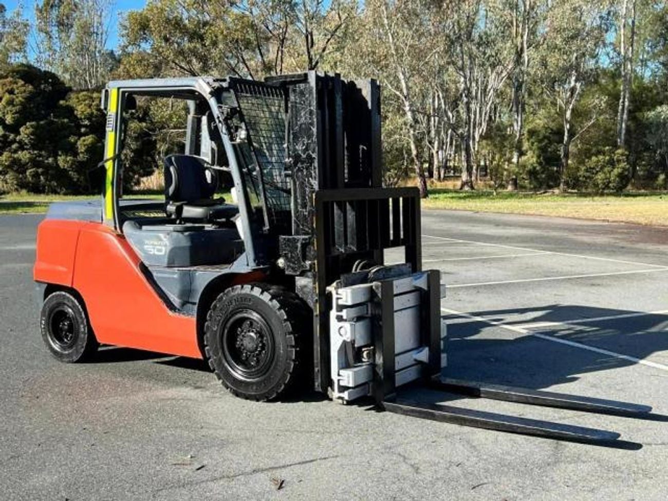 Toyota Fork lift Forklift TOYOTA 5 TON 3 STAGE DIESEL FORKLIFT TRUCK MODEL 8FD50N. (Export Only)