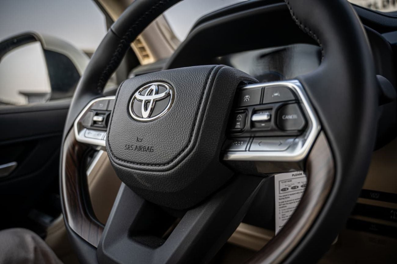 Toyota Land Cruiser GXR LC300 3.5L HEV