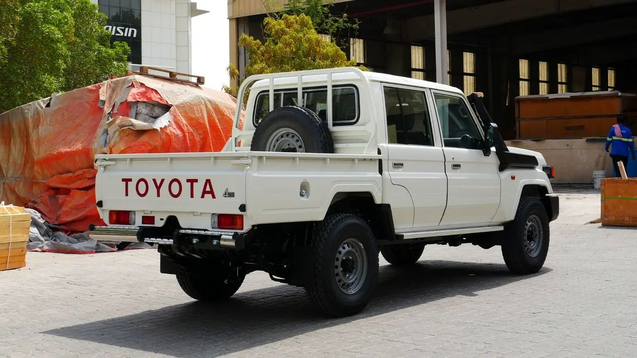 Toyota Land Cruiser Pick Up 2026 Toyota Land Cruiser LC79 Double Cabin Pickup LX-E 2.8L 4-Cyl Diesel A/T 4WD
