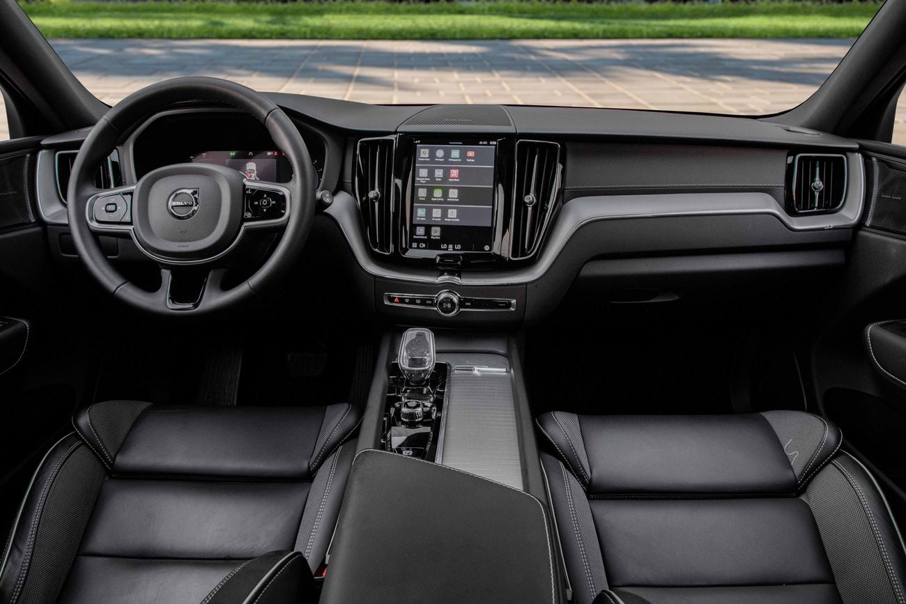 فولفو XC 60 B5 ULTIMATE DARK XC60 B5 Ultimate Dark | 2,448 P.M | 0% Downpayment | 2028 Warranty!