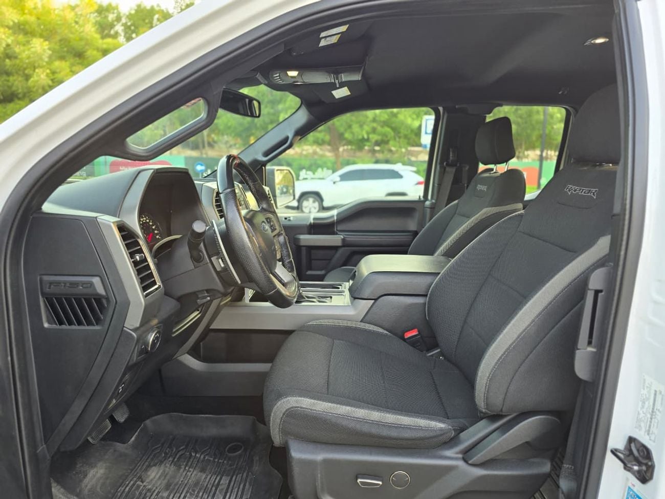 Ford F-150 RAPTOR CREW CAB MID Ford F-150 Raptor 2019 | GCC Specs | Orginal paint | Pristine Condition | 2Keys | Single owner |
