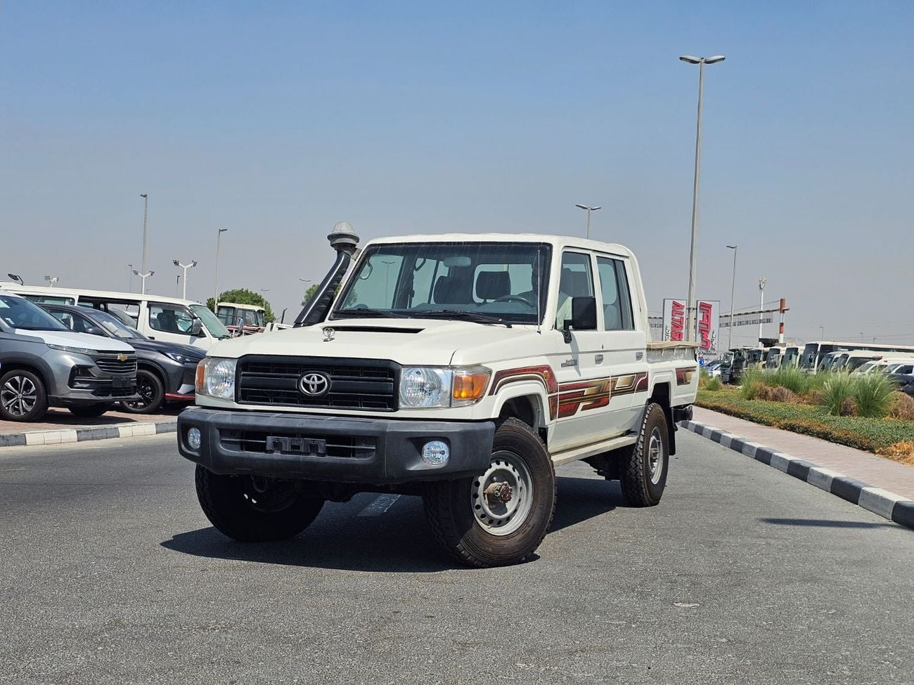 تويوتا لاند كروزر بيك آب Standard 1VD-FTV 4.5L V8 Diesel Engine Manual Gear 4WD 5 Seats 4 Doors
