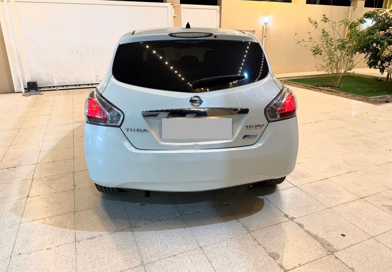 Nissan Tiida SV