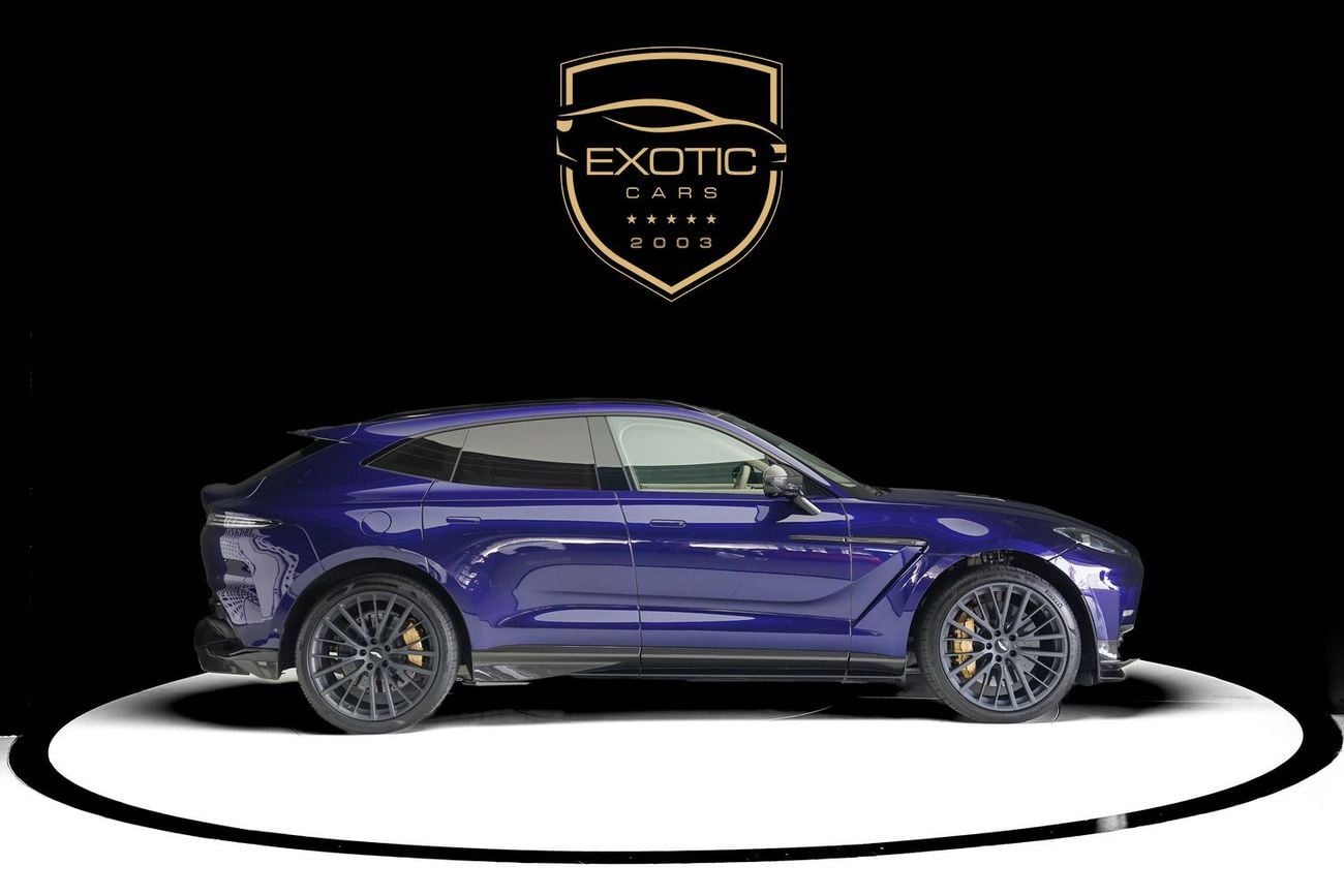 أستون مارتن Dbx707 ستاندارد