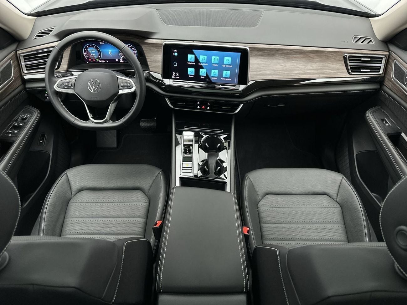 فولكس واجن تيرامونت COMFORTLINE Teramont 2.0L (Facelift 2) | Next-Gen Infotainment & Family Luxury | 34,100 AED SAVINGS
