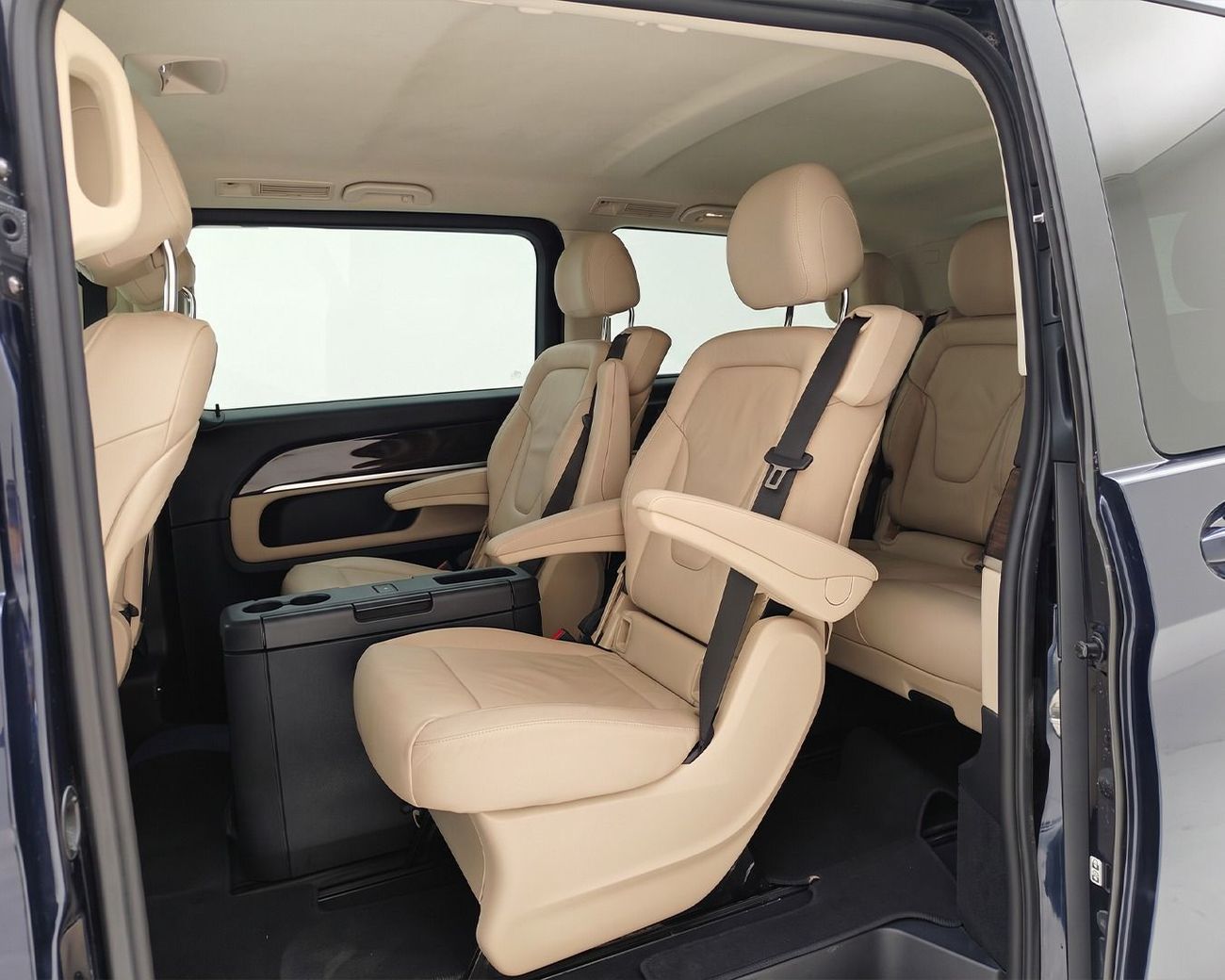 Mercedes Benz V 250 AVANTGARDE LWB l GCC Specs | AED 1,482 / Monthly