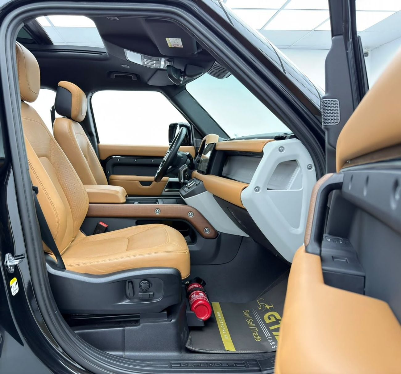 لاند روفر ديفندر 110 HSE P400