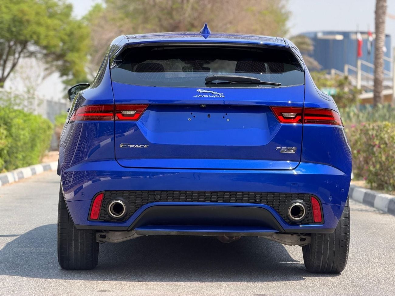 جاكوار E Pace R-DYNAMIC SE P250 جاكوار إي بيس 2018، خليجية، قطعت 90,000 كم، بدون حوادث، مفتاحان