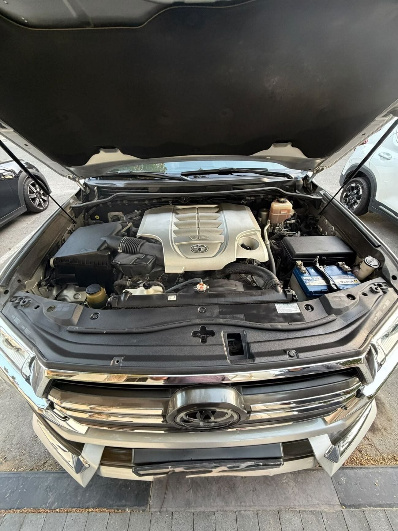 Toyota Land Cruiser VXR 5.7 V8 Grand Touring Edition