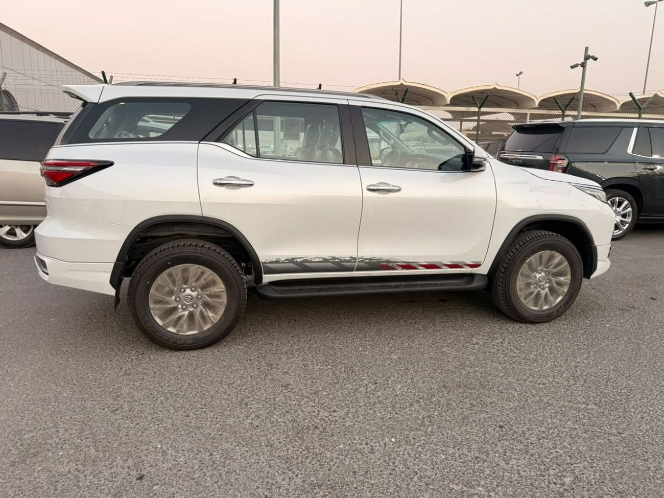 Toyota Fortuner SR5 2026 TOYOTA FORTUNER VX 4.0L V6 PETROL