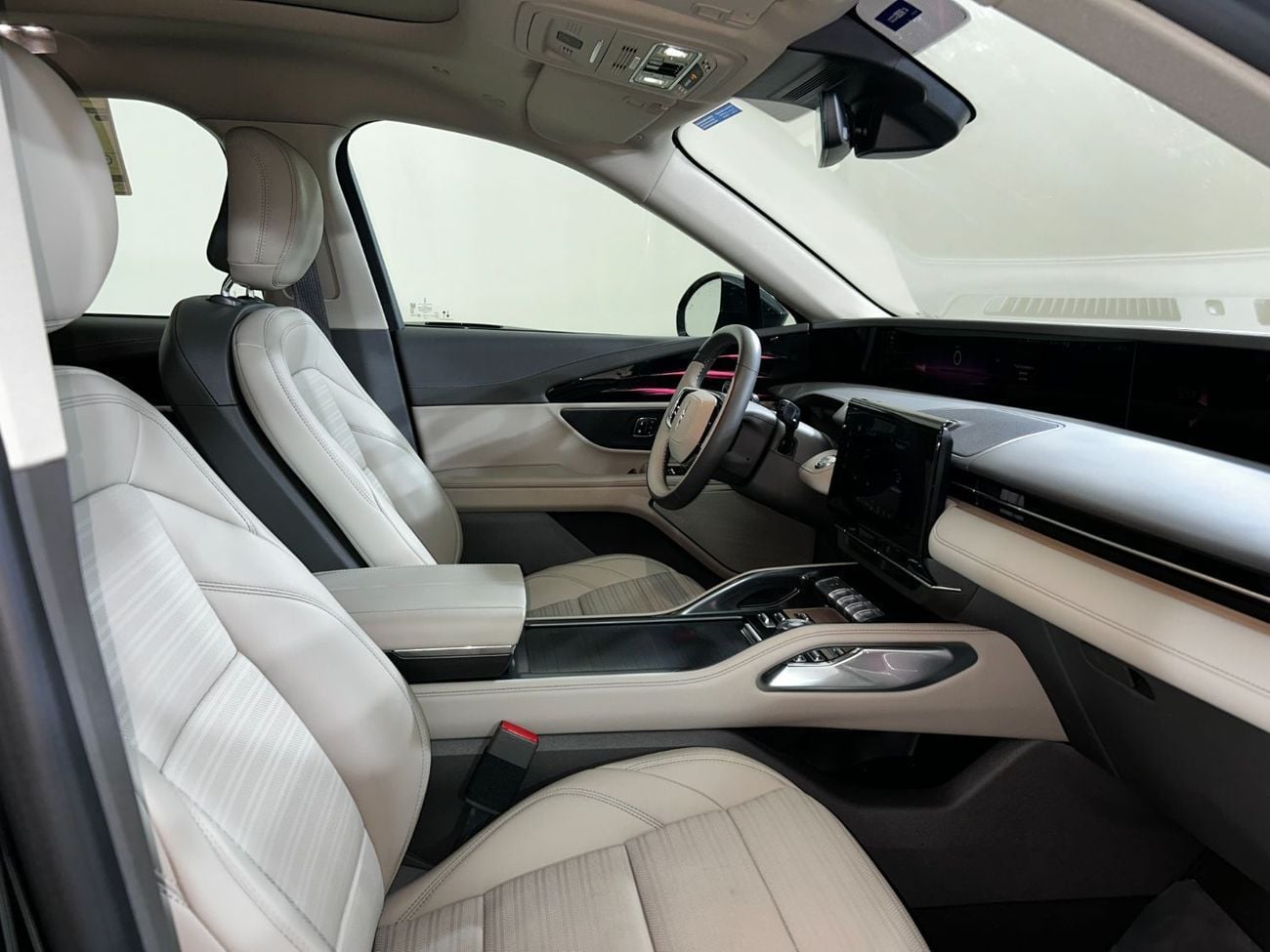 Lincoln Nautilus RESERVE II /NAU425H / AL TAYER MOTORS AL QOUZ SHOWROOM