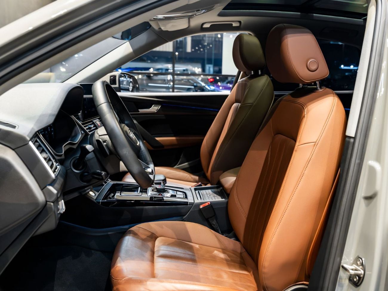 Audi Q5 45 TFSI SPORTBACK S-LINE BUY NOW, PAY 2027 | THE BLACKLINE STANDARD | June 2027 Warranty + Service, GCC, Low KMs