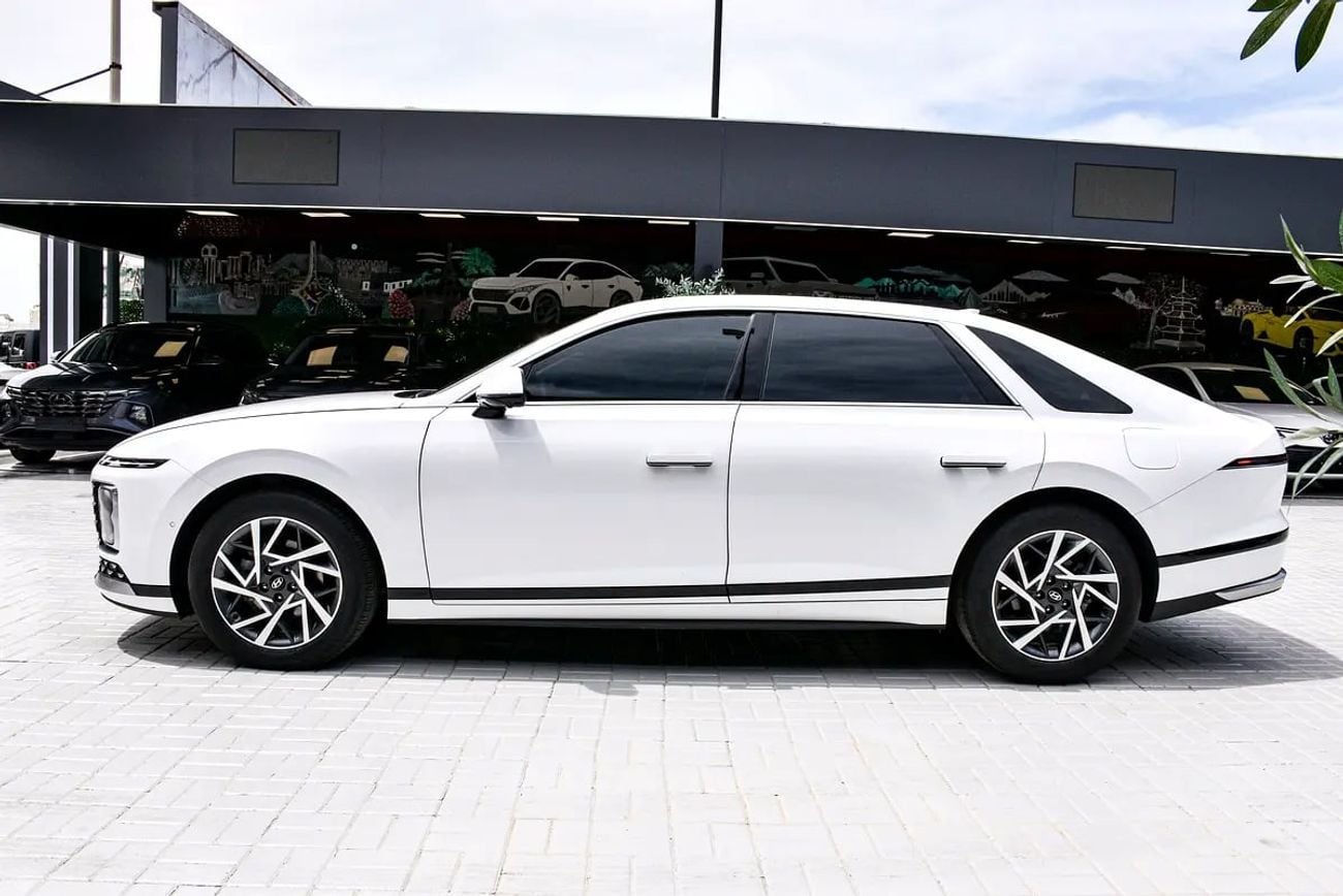 Hyundai Azera Hybrid | Korean Specs | Clean Title | 13K KM | White | هيونداي ازيرا هايبرد