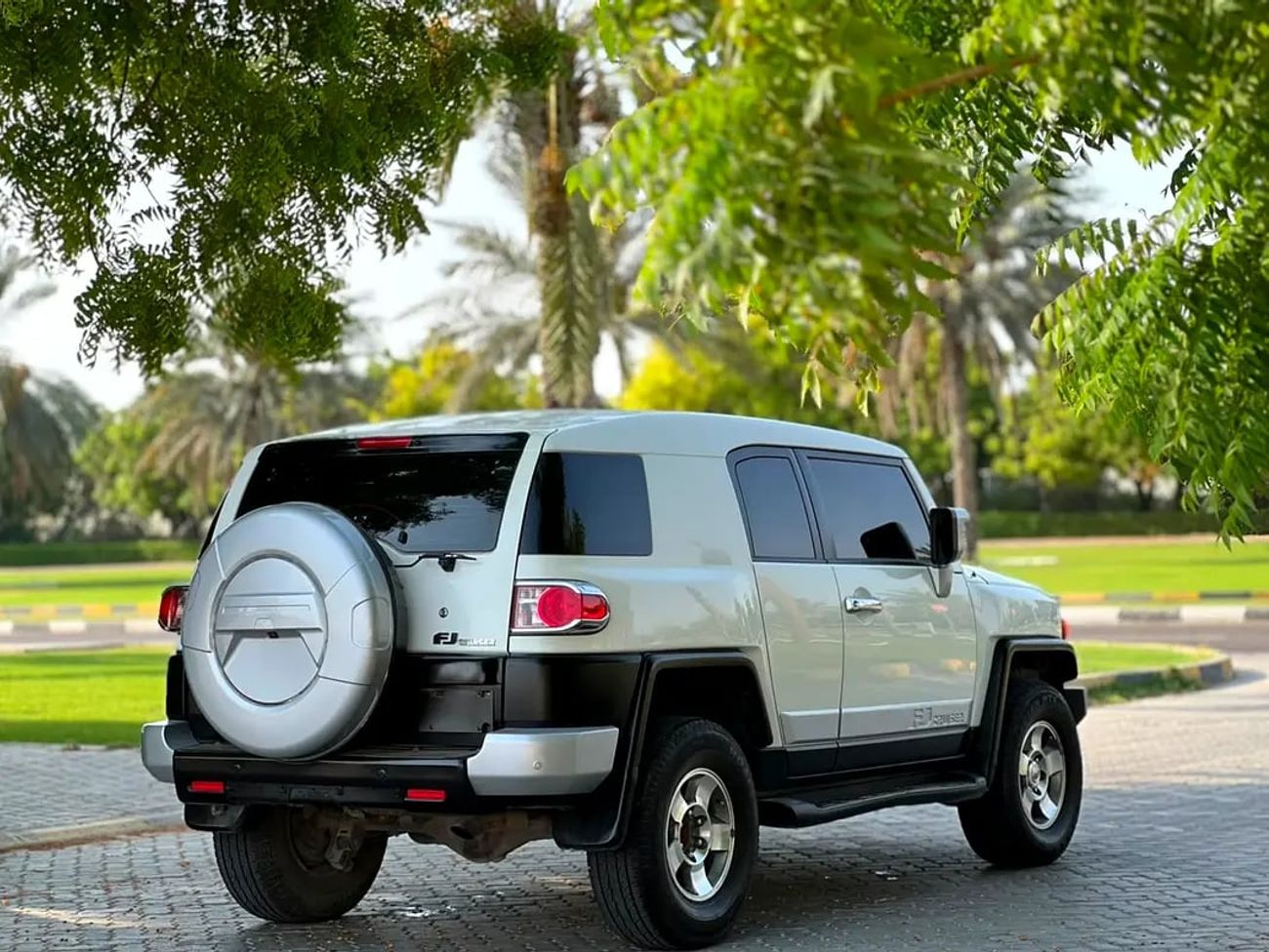 تويوتا إف جي كروزر BASE Well Maintained | GCC Specs | Off-Road Ready