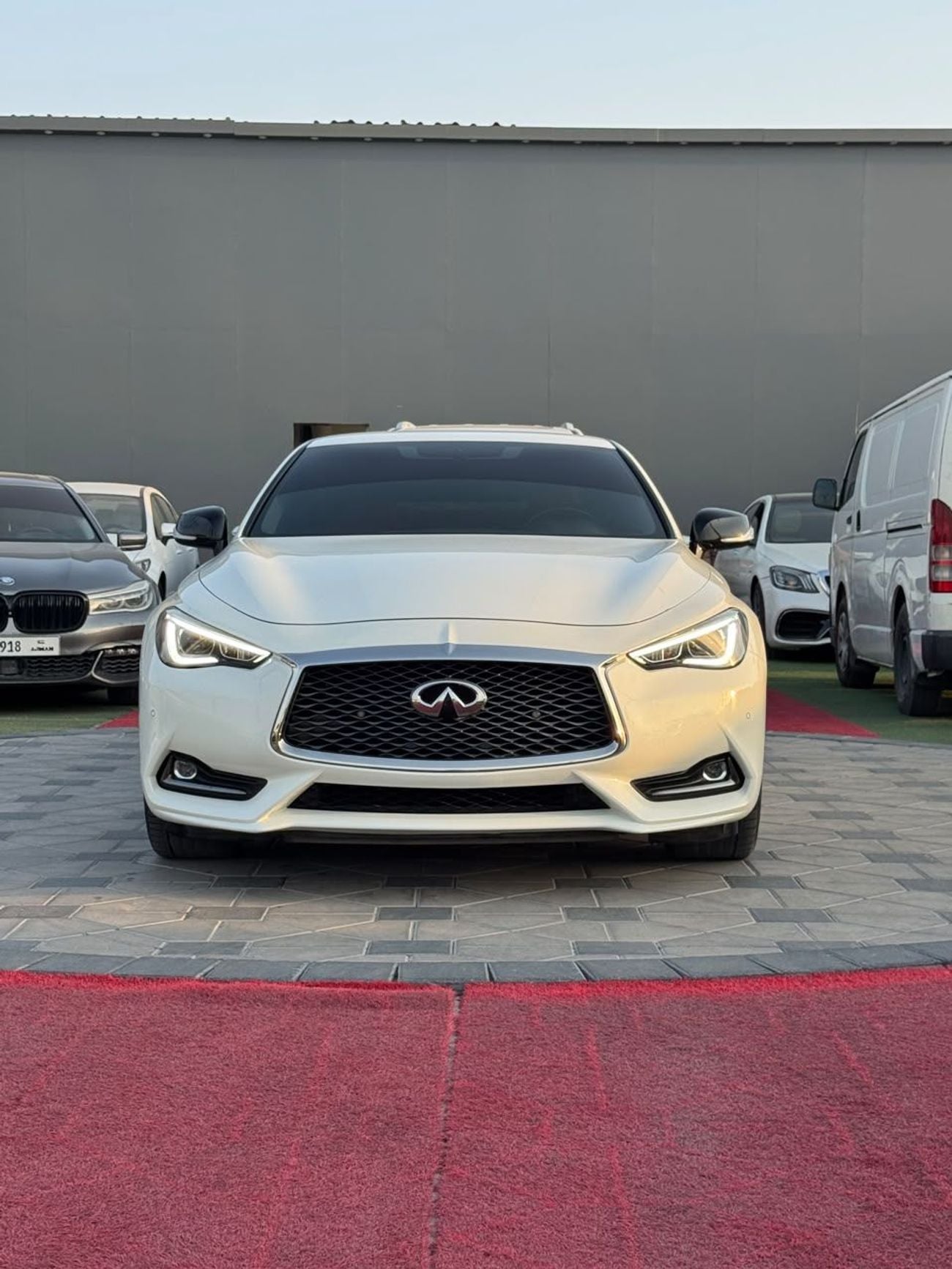 Infiniti Q60 LUXE