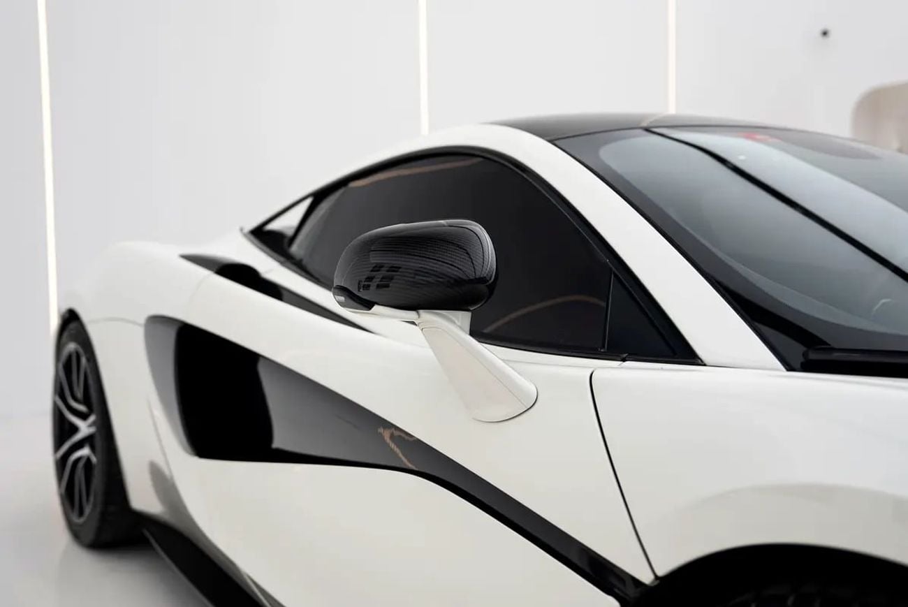 مكلارين 570S ستاندارد GCC SPECS | VISIBLE CARBON FIBRE | 31,109 KM