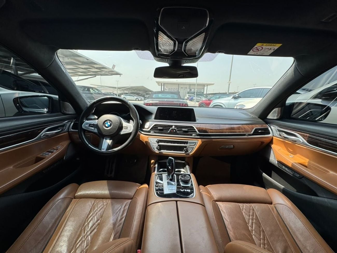 بي أم دبليو M760Li STANDARD بي إم دبليو 760Li xDrive V12 | ٢٠١٨ فخامة • أداء • كاملة المواصفات الموديل: ٢٠١٨ المحرك: ٦.٦ لتر،
