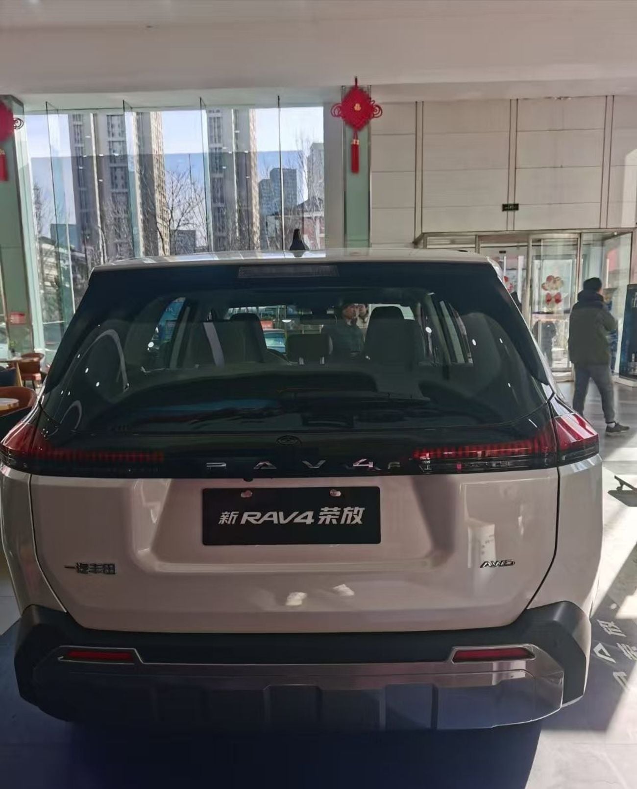 تويوتا راف ٤ XLE 2.0L AWD