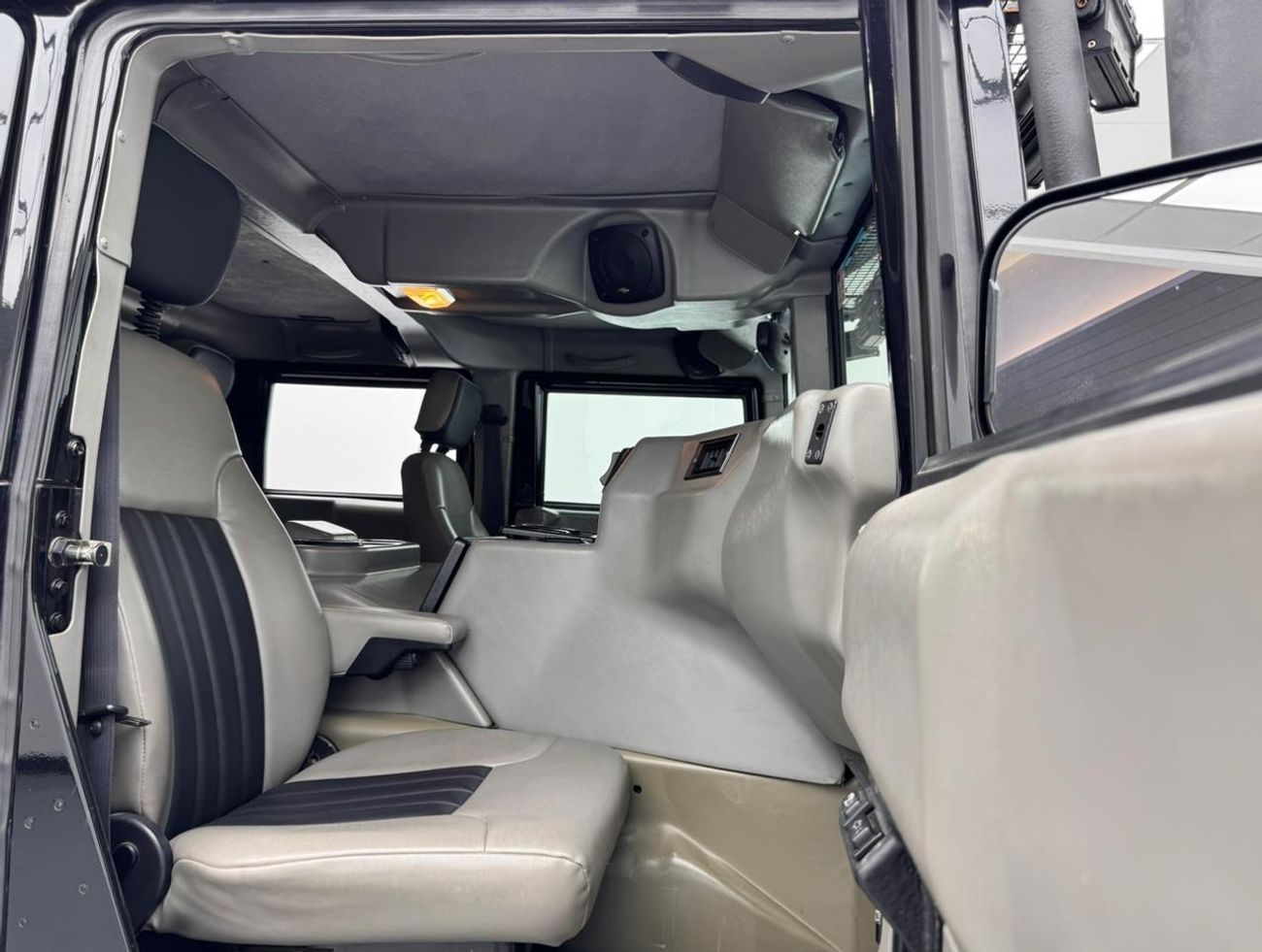 Hummer H1 STANDARD 2002 Hummer H1, Apple CarPlay, Android Auto, Excellent Condition, American Specs