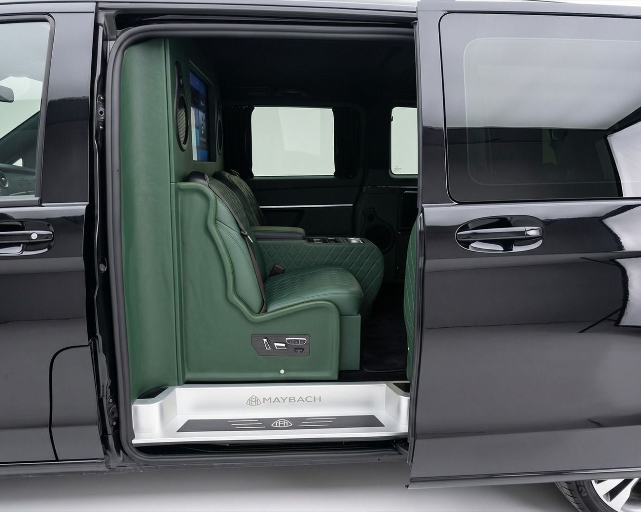 Mercedes Benz V 250 AVANTGARDE LWB 2018 l VIP SEATS | AED 3,562 / Monthly