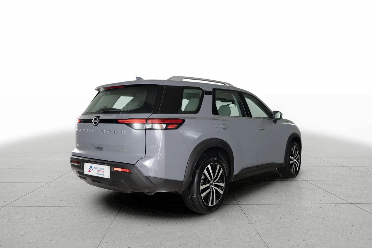 Nissan Pathfinder SV 3.5