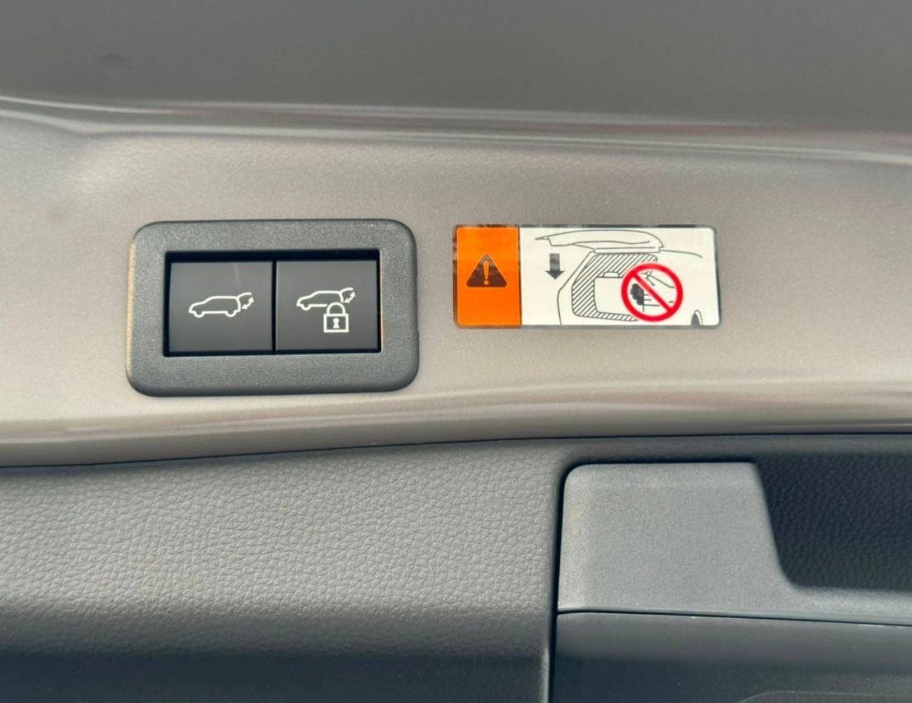 Toyota RAV4 XLE-G MID OPTION || 2.0L PETROL V4 / SUNROOF / DRIVER PWR SEAT / DVD+REAR CAMERA (CODE # RVPXLEO)