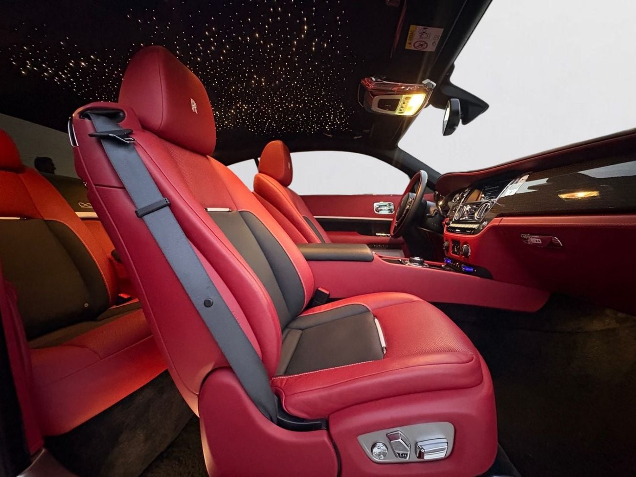 رولز رويس واريث STANDARD AED 21,600 P.M | 0% DOWN PAYMENT | ROLLS-ROYCE WRAITH BLACK BADGE | FULL AGMC SERVICE HISTORY | 2020